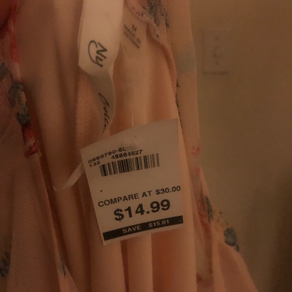 NWT NY Collection Ruffled Top - Picture 6 of 6